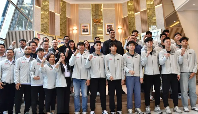 Menpora dan Timnas Basket U-18 Indonesia Putra